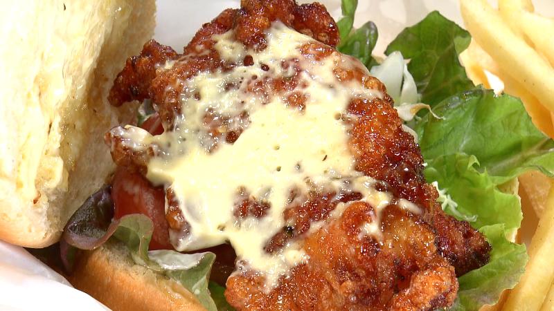 和風カラアゲバーガー(1580円)