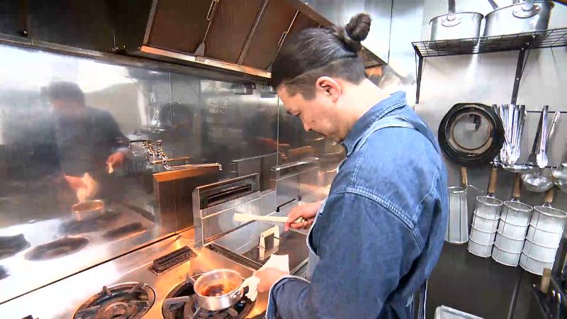 照り焼きソースの調理風景