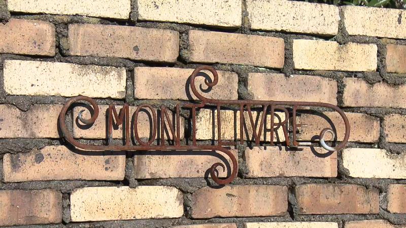 もん・りーぶるの店名看板