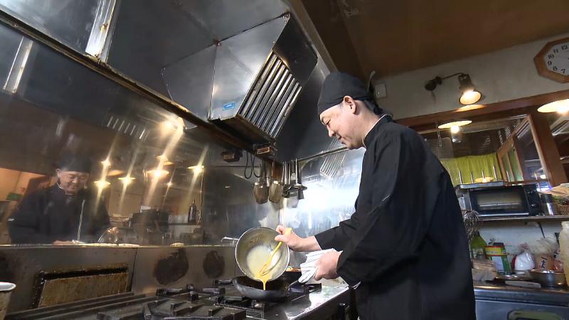 店主の調理風景