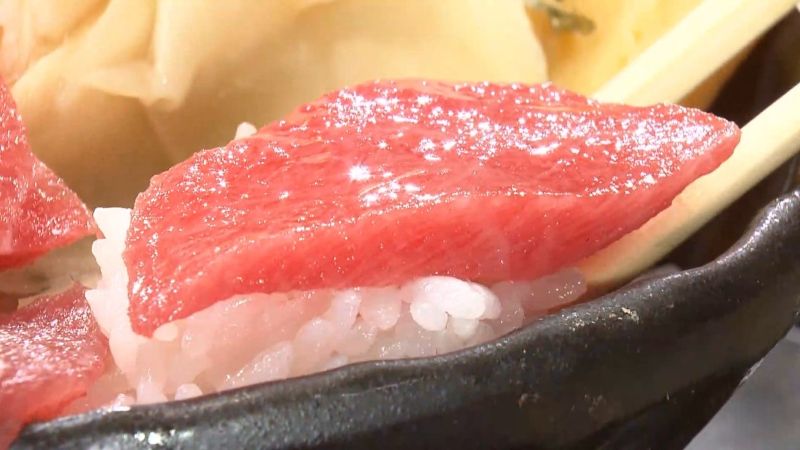 まぐろ3種丼セットの天然本マグロ中トロ