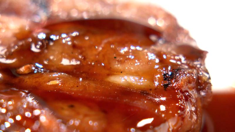 自家製照り焼きソースがかかった肉