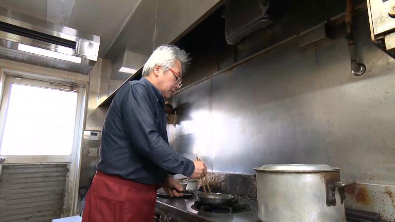 山本オーナーシェフの調理風景