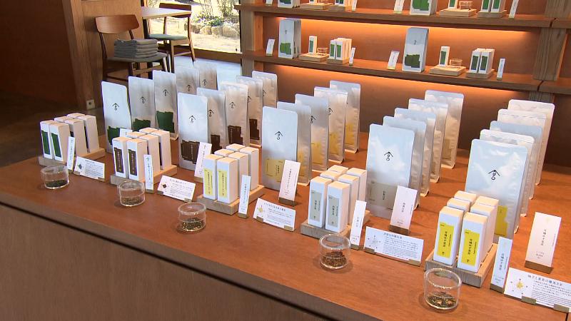 サングラム 店内の様子　販売されているお茶各種