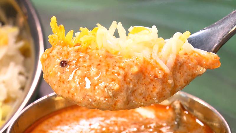 ハイデラバードチキンビリヤニにミルチカサランをつけて