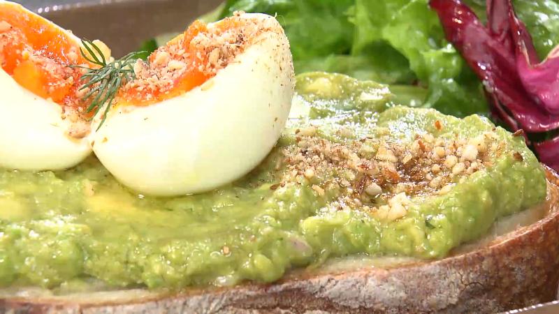 アボカドのオープンサンドプレート(1200円)