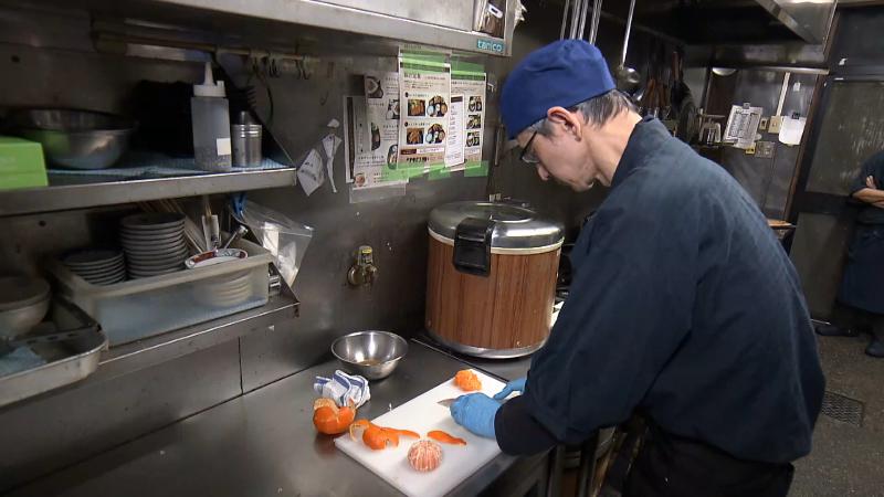 ミカンの調理風景