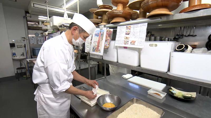 瞬間揚げの調理風景