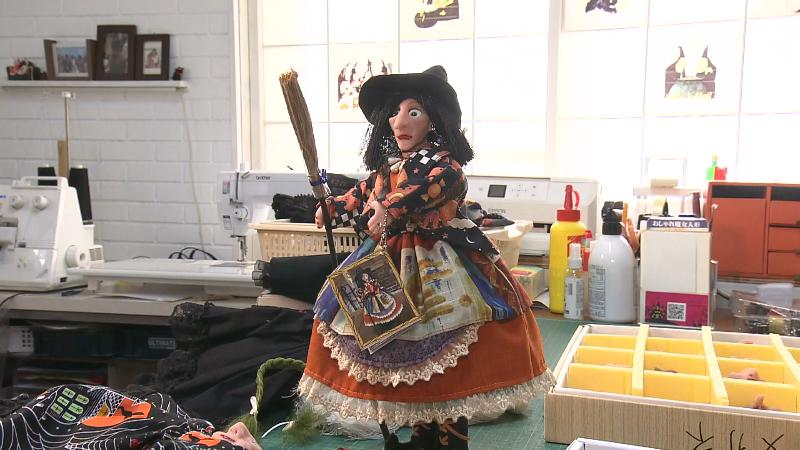 制作中の魔女人形