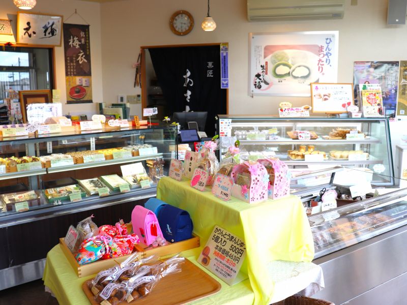 あさおかの店内