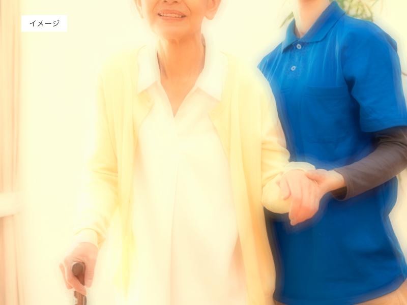 イメージ:歩いて来る高齢者