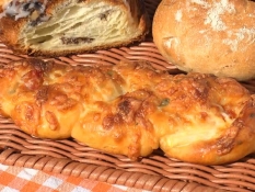 長ネギねじりパン(292円)