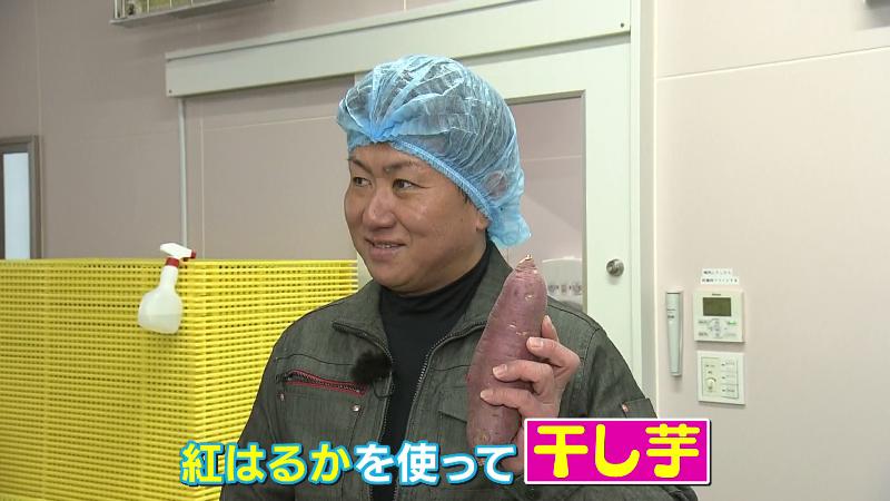 サツマイモを持つ田中社長