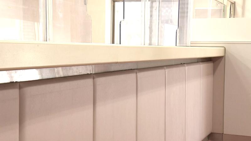 しっかり固定されたカウンター