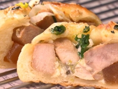 「まぐろ角煮パン」の断面