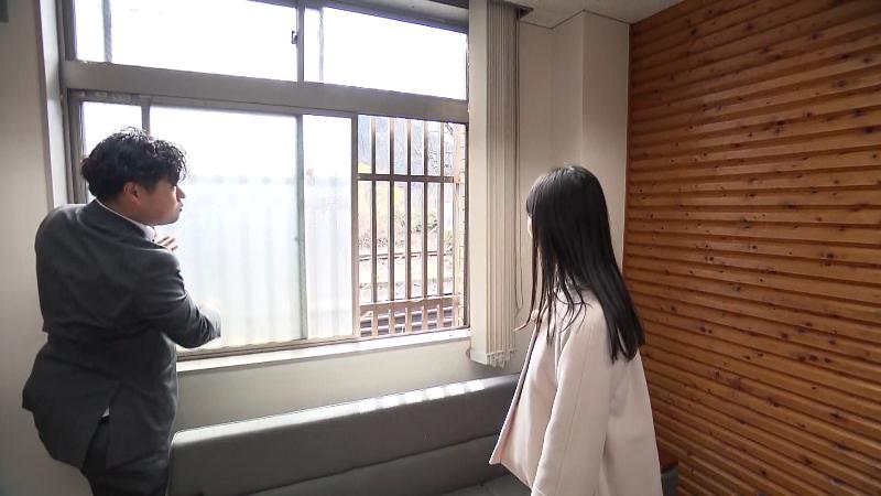 応接室の窓の外に見える線路