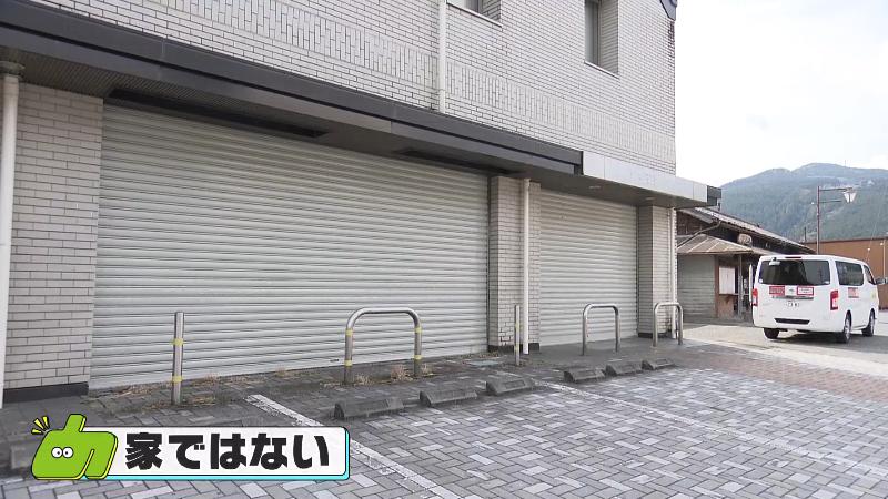 シャッターが閉まった空き物件