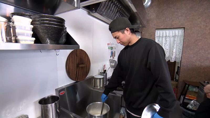 スープの調理風景