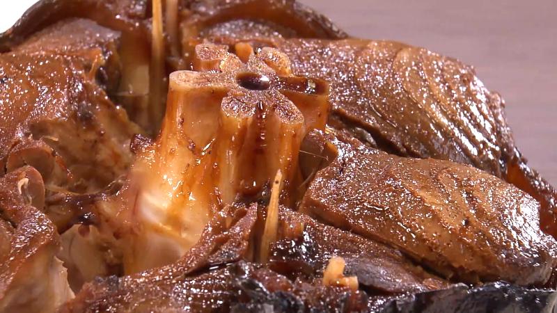 鮪のテール煮(600円～)