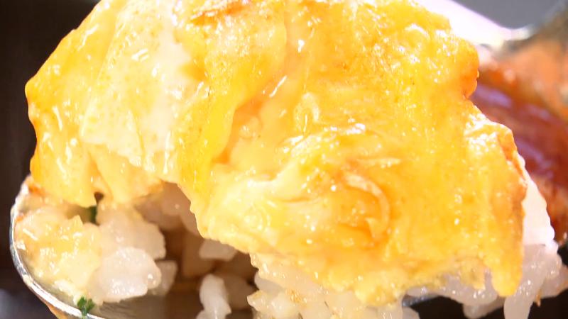 エビチリ煮陶板オムライス(1925円)