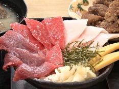 まぐろ3種丼セット(1790円)