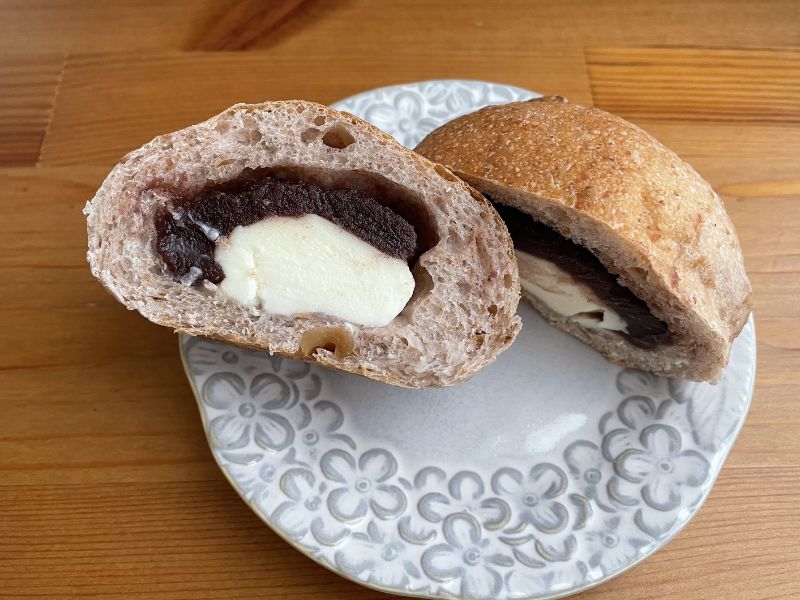 くるみこしあんクリームチーズ(260円)