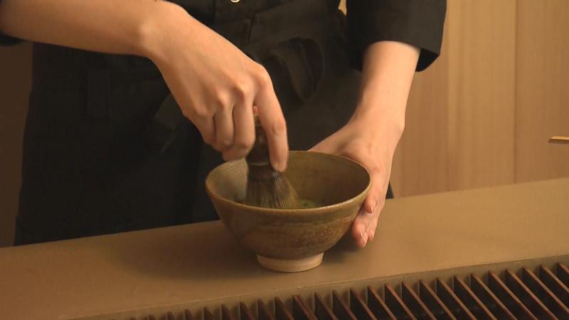 お抹茶は目の前で点ててくれる