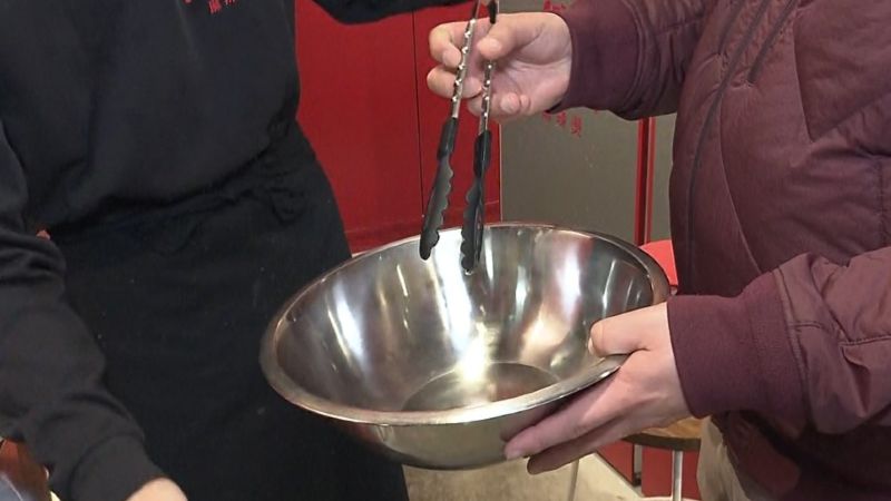 ボウルとトング