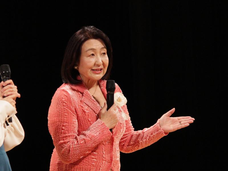 テレビ寺子屋で講演を行う弁護士の住田裕子さん
