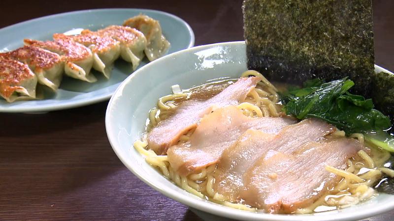 とんとろラーメン(1350円)
餃子(6個400円)