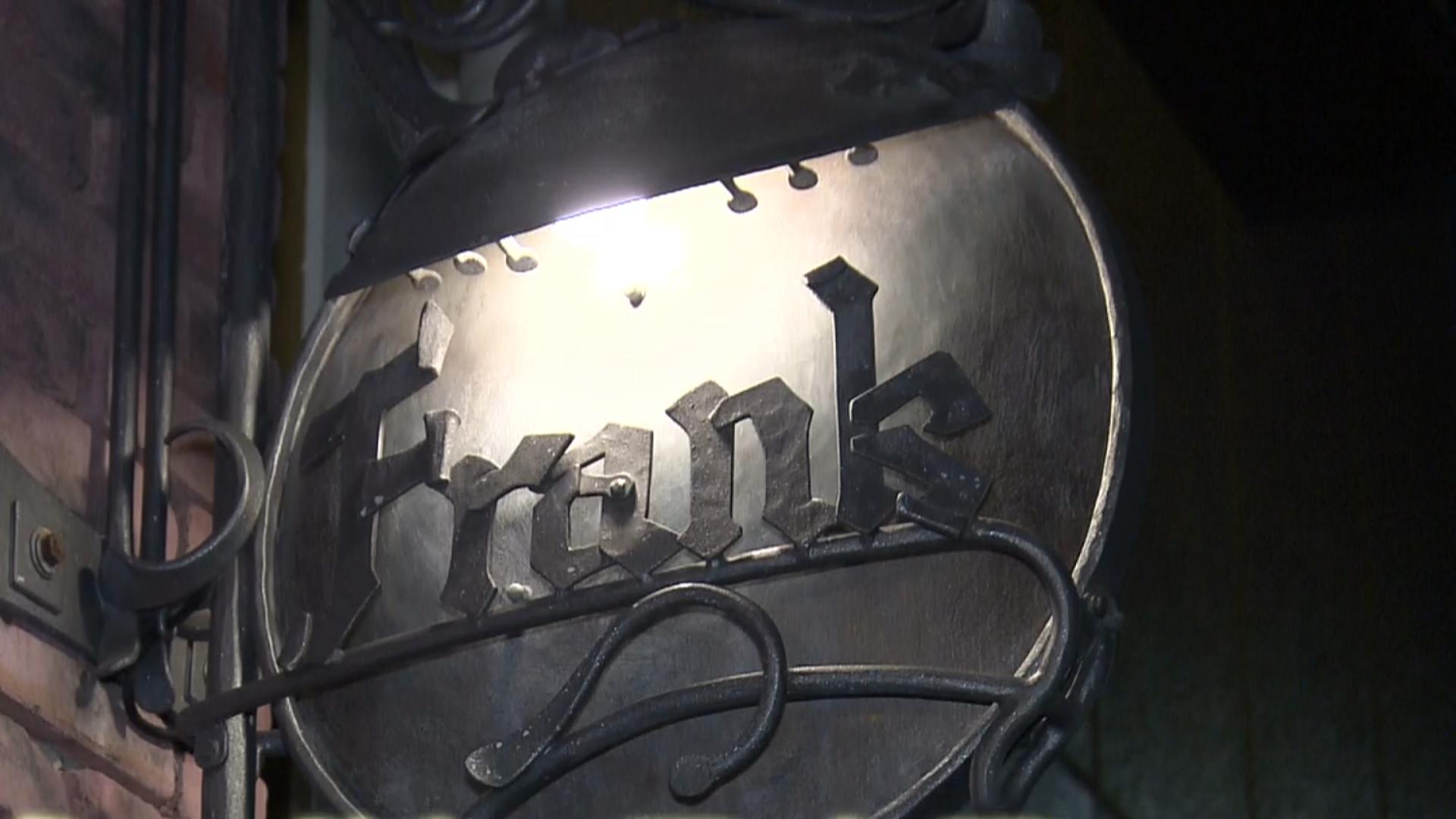 フランクの看板