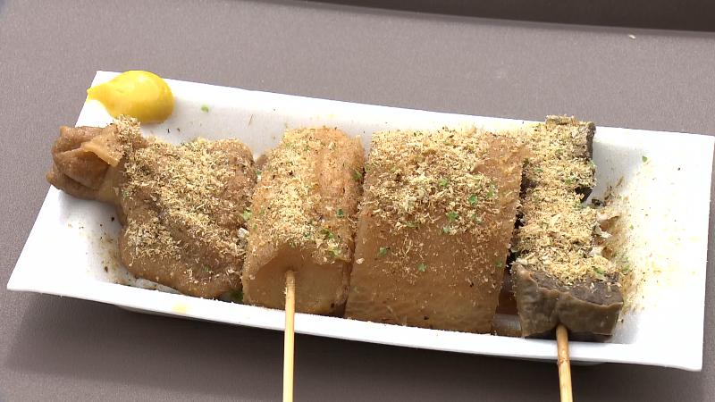 だし粉をかけた静岡おでん