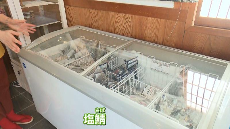 店内にある冷蔵庫にはサバ商品