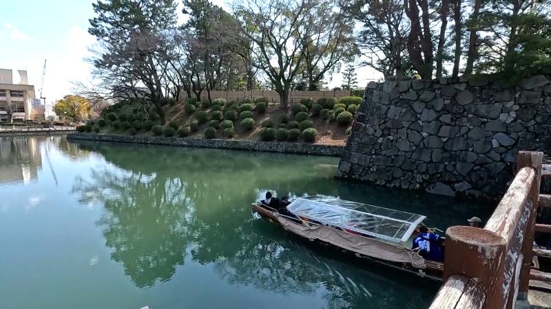 北門橋をくぐった葵舟