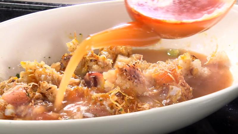 焼きおにぎりに地中海だしをかける