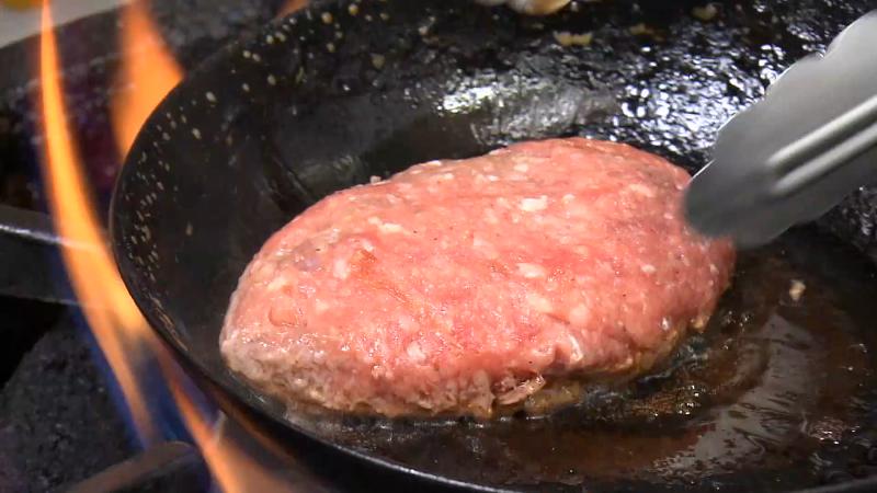 ハンバーグを焼く工程