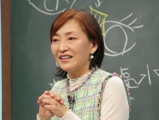 テレビ寺子屋で講演を行う総合内科専門医のおおたわ史絵さん