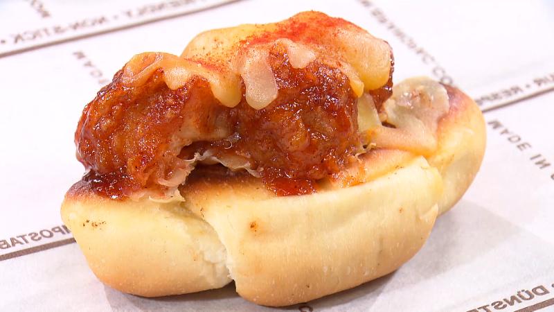 グルメ塩パンシリーズ「ヤンニョムチキン」