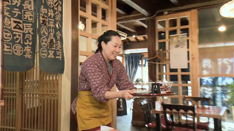 ラーメン＆鯖寿司セットを提供