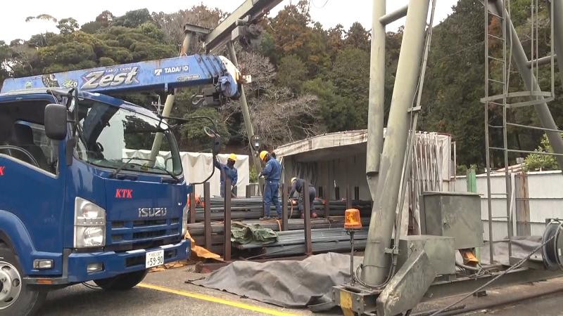 鉄筋工業所で作業する人たち