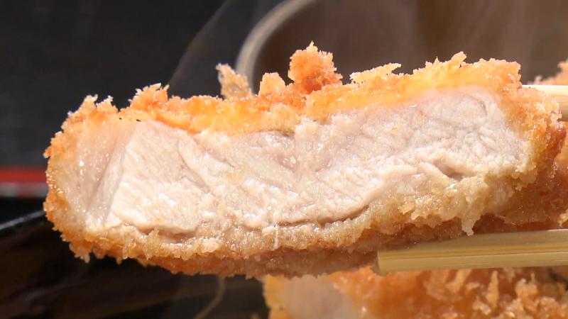 ソース丼のカツ