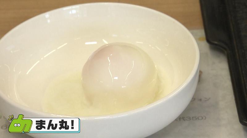 割るとまんまるな温泉卵