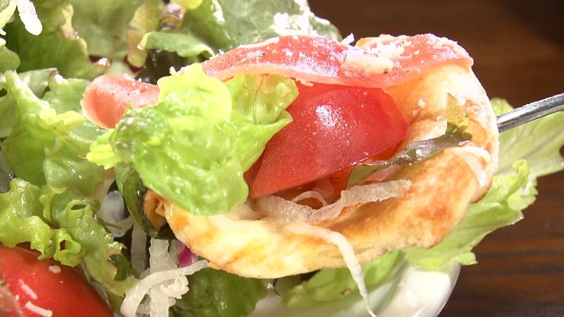 生ハムのサラダピザ