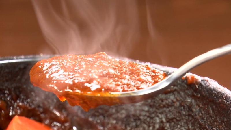 煮込みハンバーグに使われているデミグラスソース