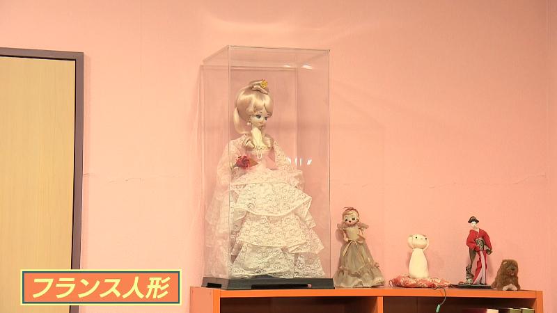 まるちゃんの部屋に置かれたフランス人形