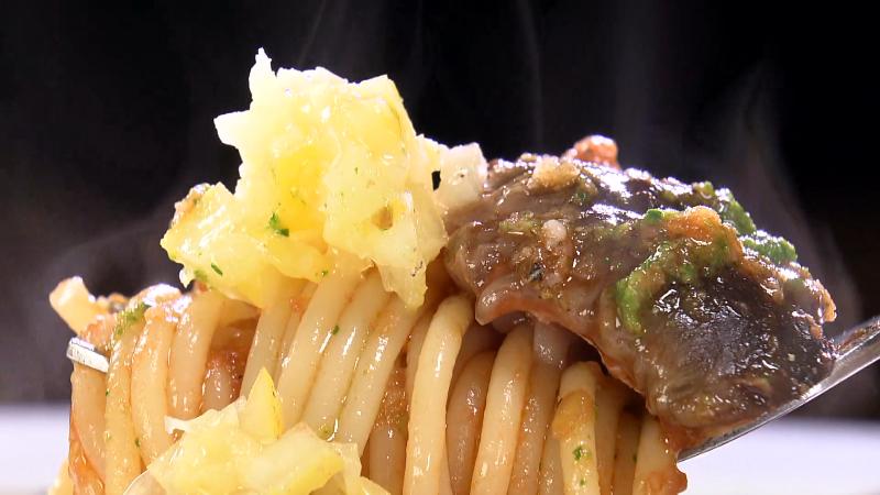 塩レモンを添えたパスタ