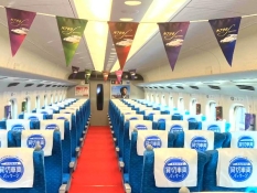 貸し切った新幹線の車内の装飾