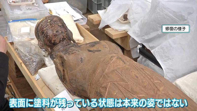 仏像の修復作業