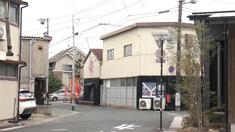 食堂の隣にある工場