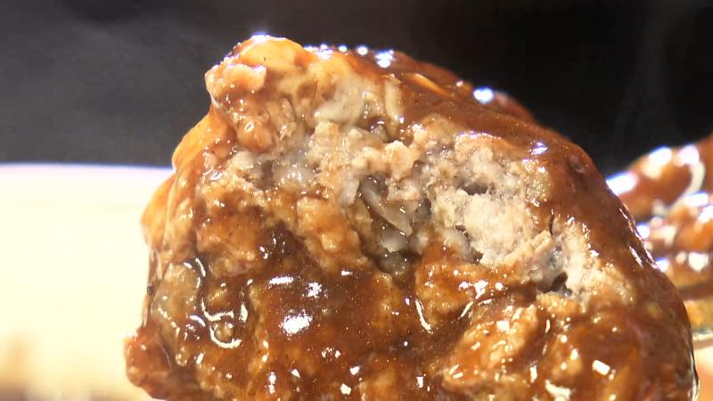 煮込みデミハンバーグの断面